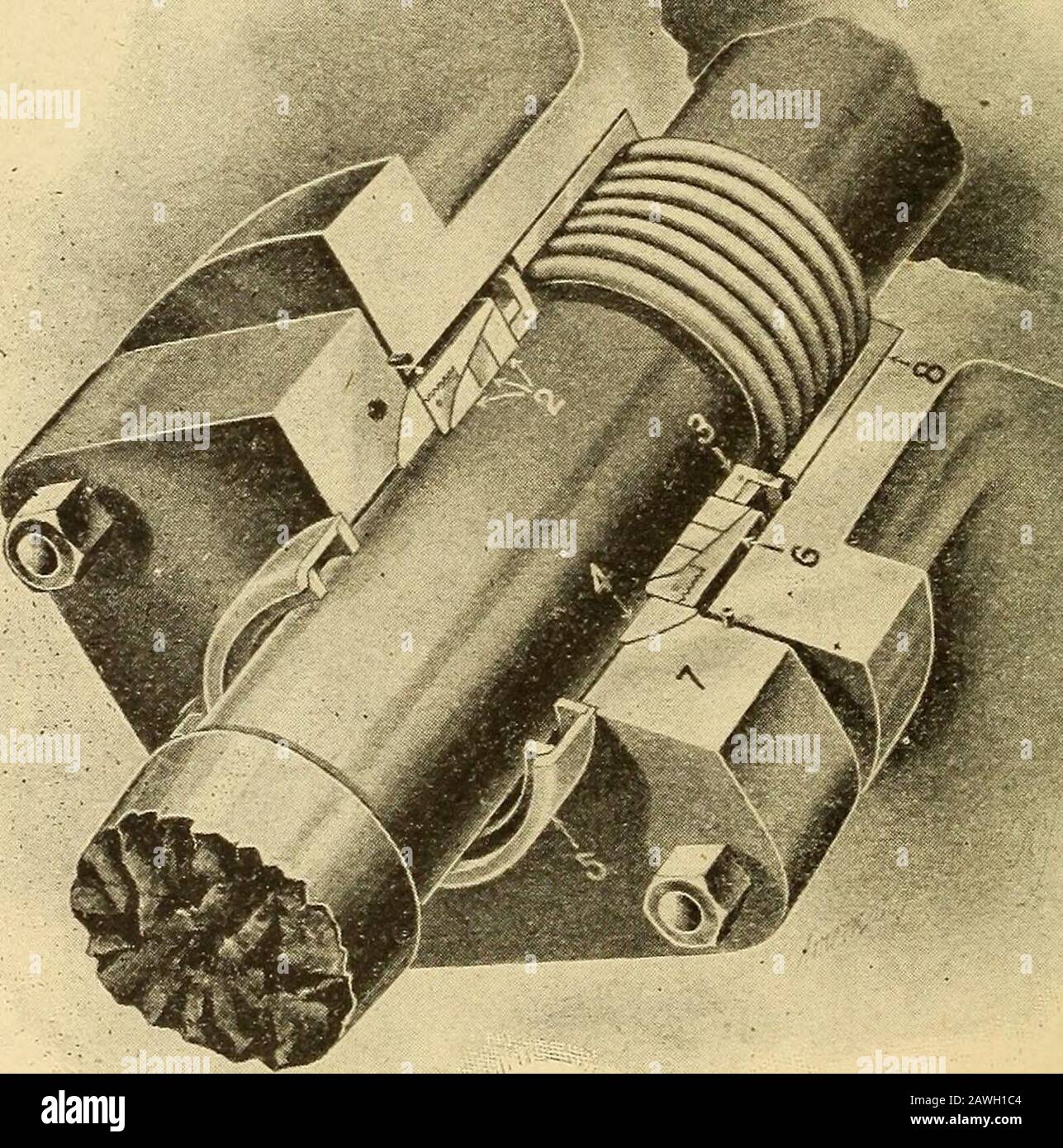 Apparecchi per locomotori . Fig. Guarnizione Biella Stati Uniti. Gli anelli babbitt 2 sono realizzati ciascuno in due metà per evitare la necessità di scollegare la testa a croce dall'asta, E sono collocati in una tazza da aviatore, 6, la cui forma interna è a cappello di un cono a doppio angolo. Rl ne fact4 di questa clip (i appoggia contro i 224 APPARECCHI LOCOMOTORI faccia piatta dell'anello a giunto sferico 4, che fa un jointwith con l'involucro esterno o pressacavo 7; la molla a spirale con l'organo inseguitore 3 e l'organo di prevenzione 8 trattiene il tutto in posizione quando non vi è pressione di vapore per farlo, e quindi impedisce all'asta di d Foto Stock