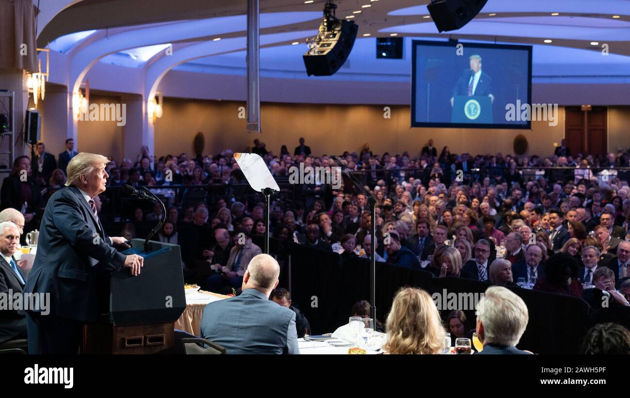 Washington, Stati Uniti D'America. 06th Feb, 2020. Il presidente Donald J. Trump fa le sue osservazioni al 2020 National Prayer Breakfast Giovedi, 6 febbraio 2020, al Washington Hilton Di Washington, DC People: President Donald J. Trump Credit: Storms Media Group/Alamy Live News Foto Stock