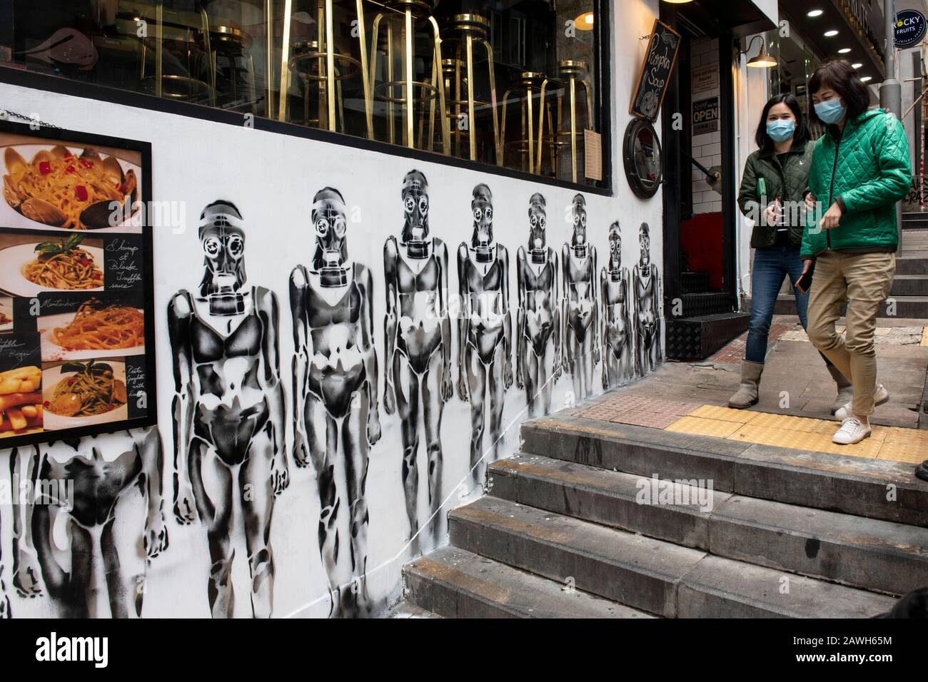 Hong Kong,Cina:04 Feb,2020. Arte Di Protesta di Hong Kong sulle pareti del ristorante del Macky 76 Wellington Street Hong Kong, Hong Kong, Cina. Il lavoro è segno Foto Stock