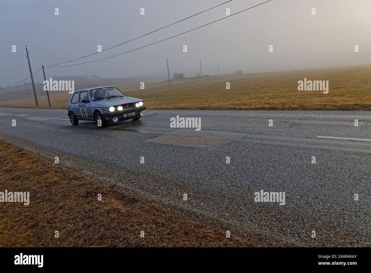 Vassieux-EN-VERCORS, FRANCIA, 3 febbraio 2020 : il Rally storico di Monte-Carlo corre sulle strade del sud della Francia. Questa 23rd edizione ospita 310 squadre f Foto Stock
