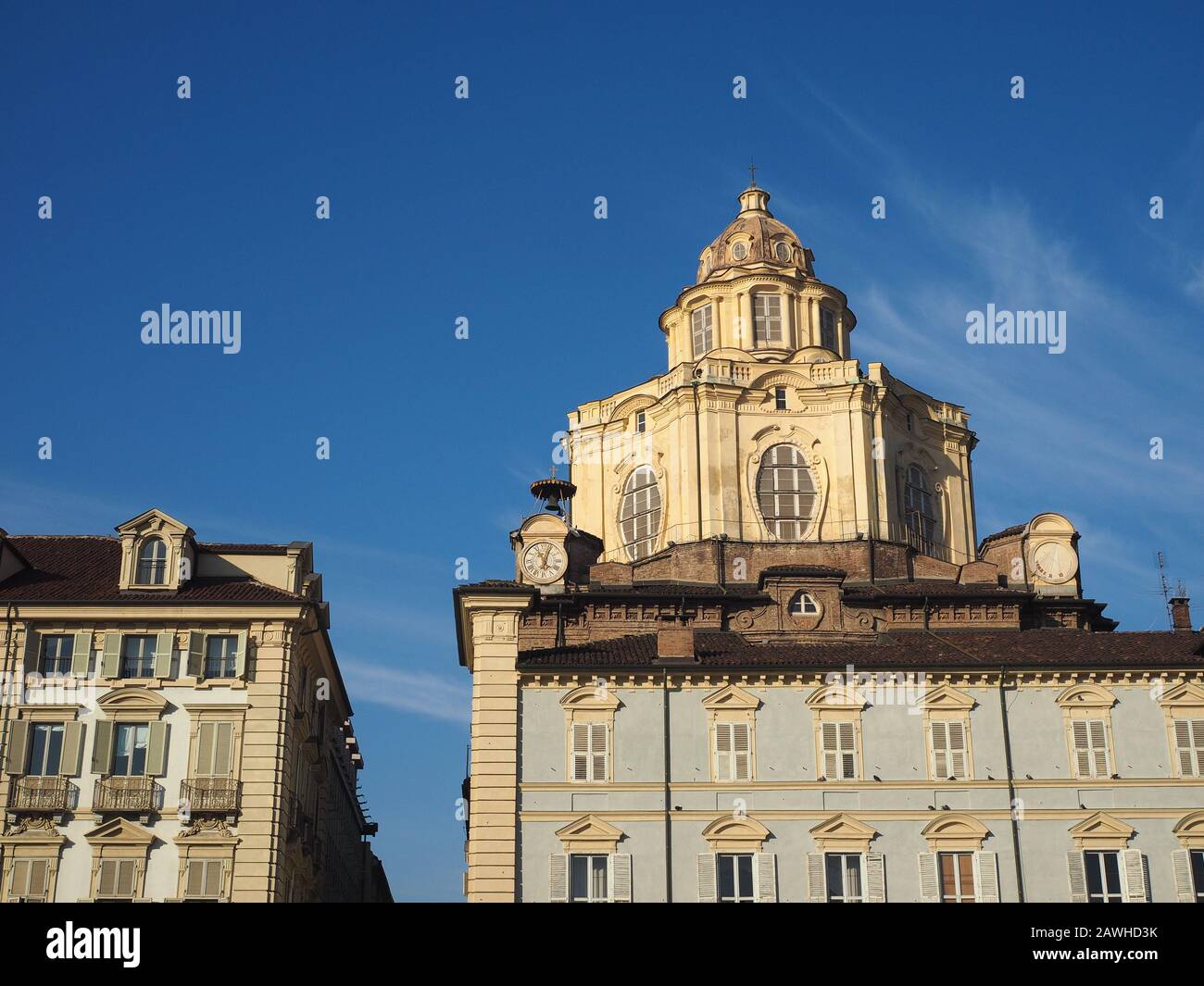 Cupola della chiesa di San Lorenzo in Piazza Castello a Torino Foto Stock