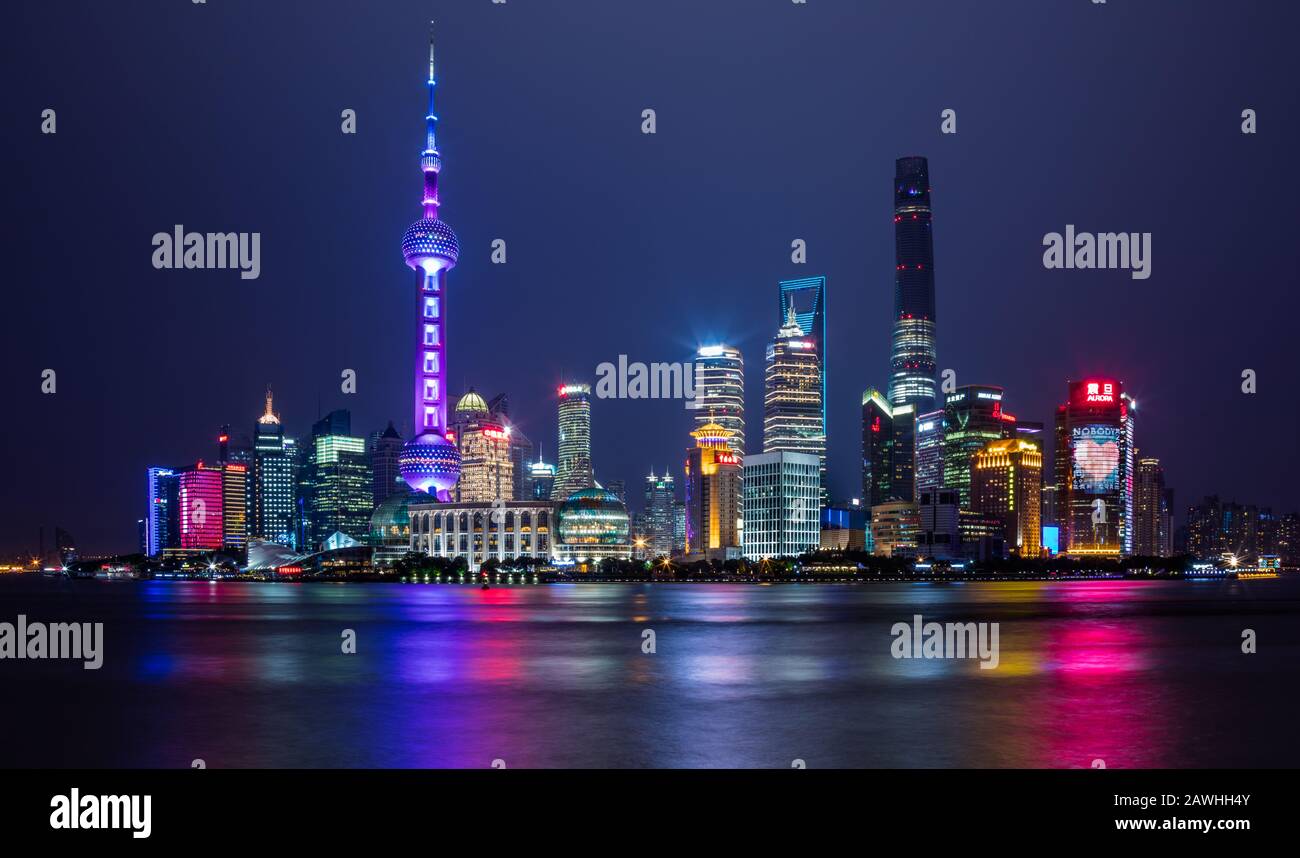 Skyline di Shanghai nel quartiere di Pudong Foto Stock