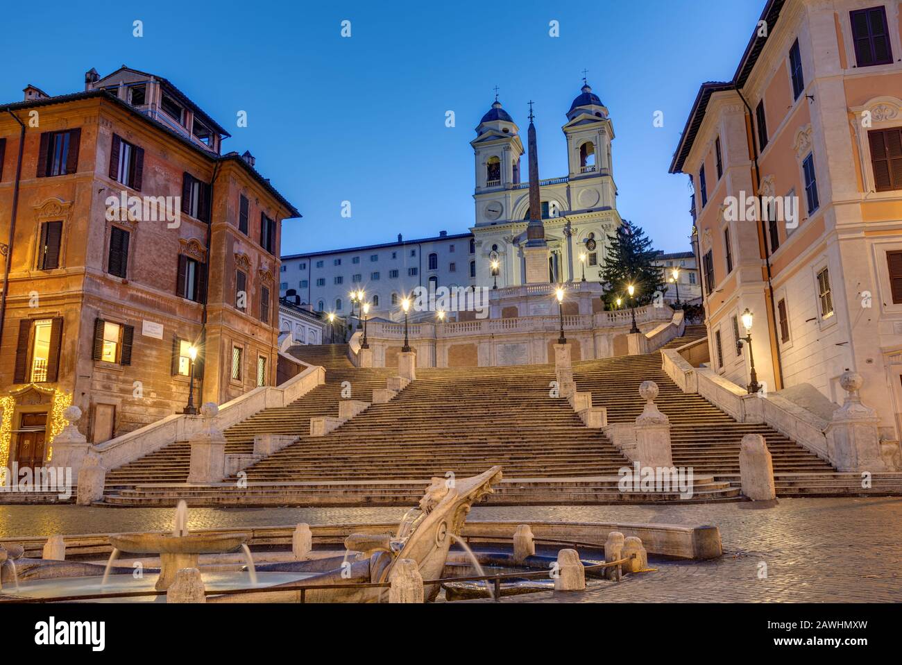 La Vuota Scalinata di Piazza di Spagna a Roma all'alba Foto Stock