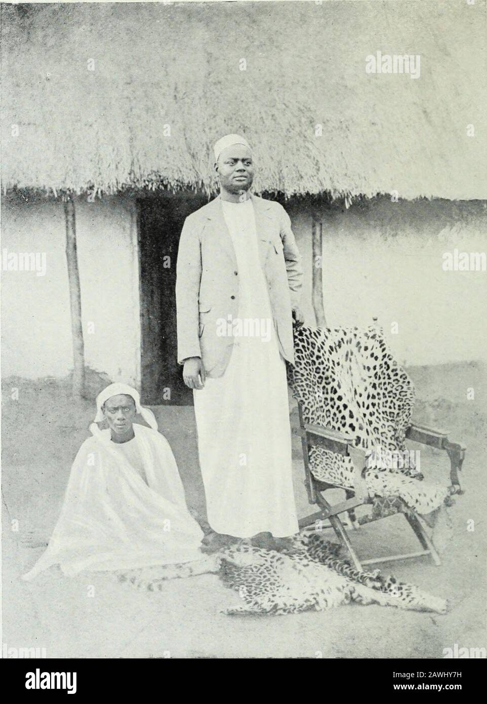 Attraversa le montagne della Luna e attraverso la porta posteriore dello Stato del Congo di TBroadwood JohnsonWith un introdby T.FVictor Buxton . !( TRAMPS INTORNO AL MOUNTAINSOF LA LUNA SECONDA IMPRESSIONE. Demy 8vo, panno, rete 10/6 Uganda A KHARTOUM VITA E AVVENTURA SUL NILO SUPERIORE Di albert B. LLOYD Con una prefazione di Victor Buxton, una mappa, eEighty-One Illustrazioni. Un libro più divertente e istruttivo di Africantravel. Il signor Lloyd è il miglior tipo di missione e di cappa cristiana.- Westminster Gazette. Un libro di reale interesse imperiale e umano. - Outlook. Un libro che è pieno di Foto Stock