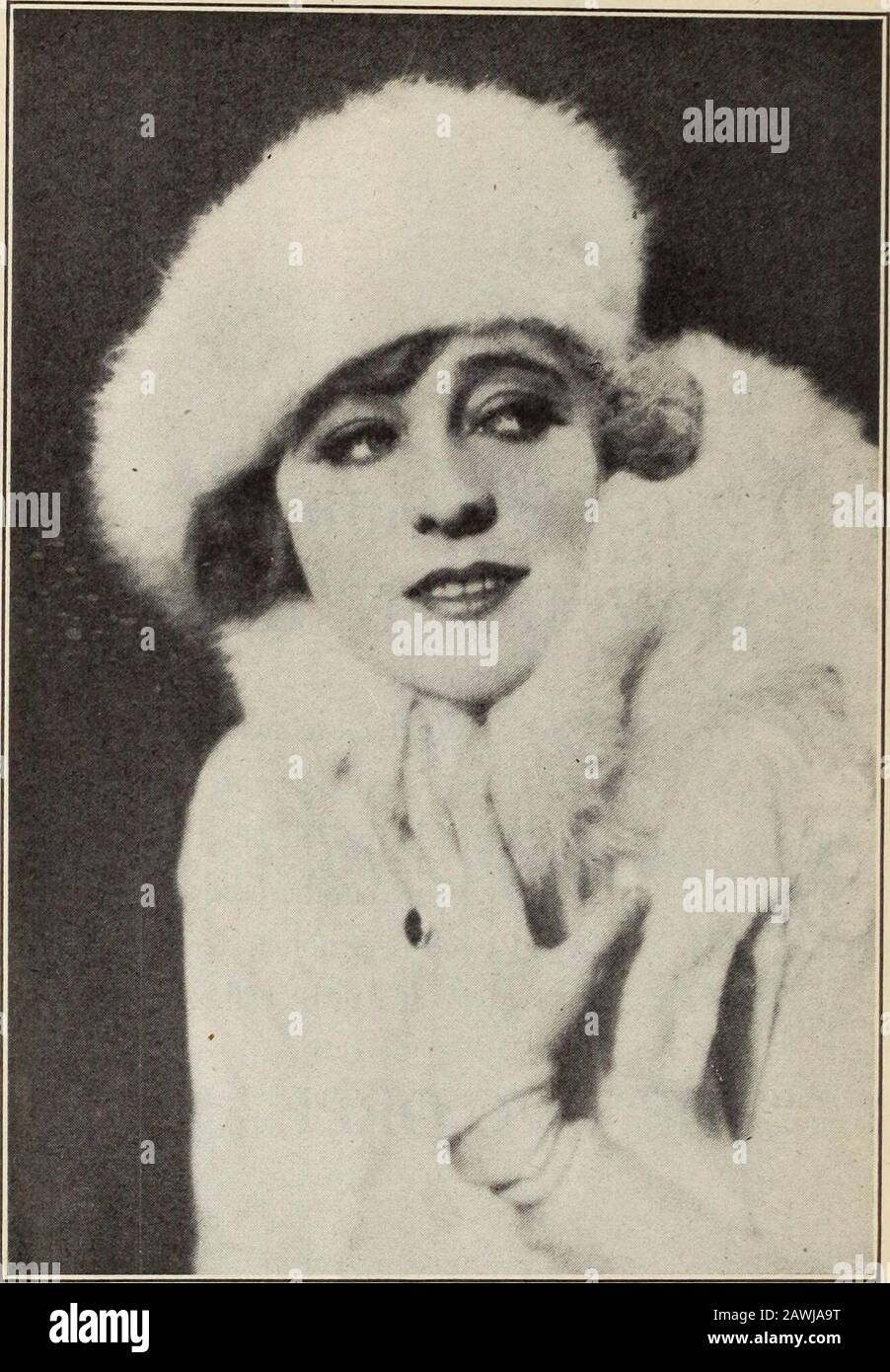 Wid'S Year Book 1921 . Cunning N. Ci è stata immagine butone fatta nel passato due yearsable giocare attraverso il paese a €2.00.That è D. W. GriffithsWAY GIÙ ORIENTE crediamo che il sig. Grif-fidhs prossimo immagine willbe in questo €2.00 classwhich nessun altro producerhas stato in grado di raggiungere.It sarà denominato I DUE ORFANI D. W. Griffith, Inc. A. L. GRIGIO, Gen., Mgr. Monroe Foto ETEL CLAYTON 8 Foto Stock Wid'S Year Book 1921 . Cunning N. Ci è stata immagine butone fatta nel passato due yearsable giocare attraverso il paese a €2.00.That è D. W. GriffithsWAY GIÙ ORIENTE crediamo che il sig. Grif-fidhs prossimo immagine willbe in questo €2.00 classwhich nessun altro producerhas stato in grado di raggiungere.It sarà denominato I DUE ORFANI D. W. Griffith, Inc. A. L. GRIGIO, Gen., Mgr. Monroe Foto ETEL CLAYTON 8 Foto Stock