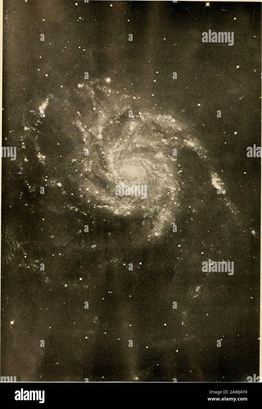 Un libro di stelle per principianti; una guida facile alle stelle e agli usi astronomici del vetro dell'opera, del vetro da campo e del telescopio . Spiral NEBULOSA IN URSA MAJOR, CONOSCIUTA COME MESSIER 101 Da una fotografia scattata presso l'Osservatorio solare di Alt. Wilson UNA STELLA-LIBRO PER PRINCIPIANTI Una guida Facile alle stelle e Agli Usi astronomici dell'Opera-vetro, Del Field-Glass e del Telescopio ByKELVIN McKREADY Con carte della Luna, Tabelle Dei Pianeti, e Star Maps su un nuovo piano Che Include Settanta Illustrazioni G. P. PUTNAMS SONSNEW YORK E LONDRA ZI b e 1l n i c h e r b 0 c i? E r press1912 ^M 1^ Copia Foto Stock