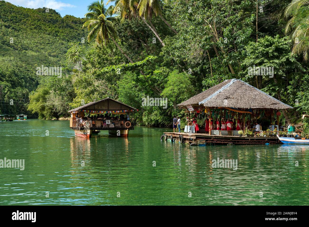 La nave da crociera sul fiume Loboc è un fiume nella provincia di Bohol delle Filippine. E' una delle principali destinazioni turistiche di Bohol. Foto Stock