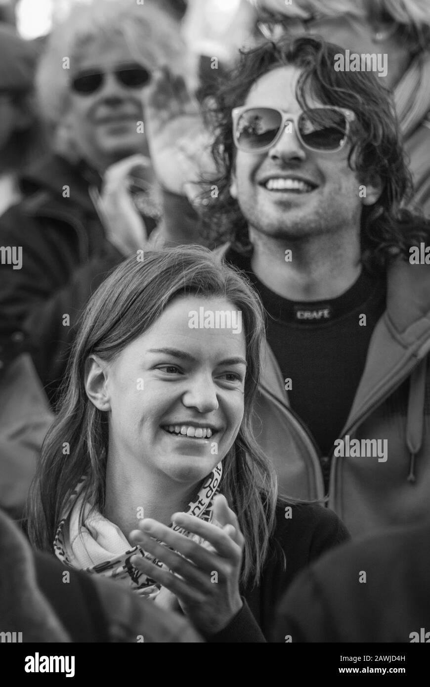 Amsterdam, Paesi Bassi - 15 ottobre 2011: Manifestazioni e manifestazioni ad Amsterdam. Il movimento Occupy è stata una protesta spontanea mondiale contro la disuguaglianza economica e contro il modo in cui agisce il settore finanziario globale. Il movimento è iniziato negli Stati Uniti e si è diffuso in molti paesi e città. Sabato 15 ottobre 2011 circa 1000 persone si sono riunite in Beursplein. Come parte del reportage che ho fatto lì, ho catturato alcuni volti nella folla. È qualcosa che faccio spesso quando fotografo grandi eventi pubblici. Tutte queste persone erano lì, ognuna per le proprie ragioni. Ognuno di questi fac Foto Stock