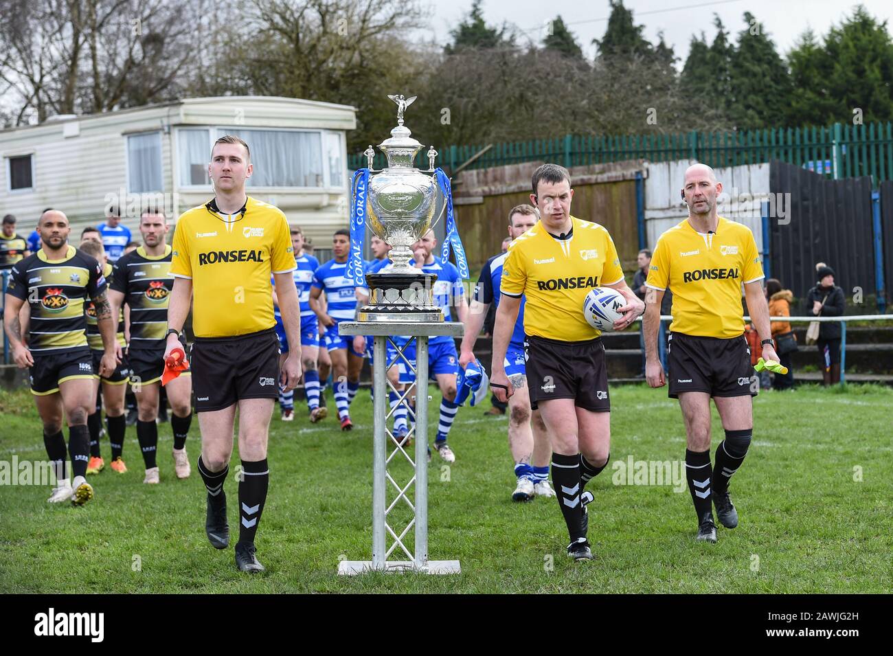 7th Febbraio 2020, Rochdale Mayfield Rugby Club, Rochdale, Inghilterra; Coral Challenge Cup, Rochdale Mayfield V North Wales Crusaders : I Giocatori Entrano Nel Foto Stock