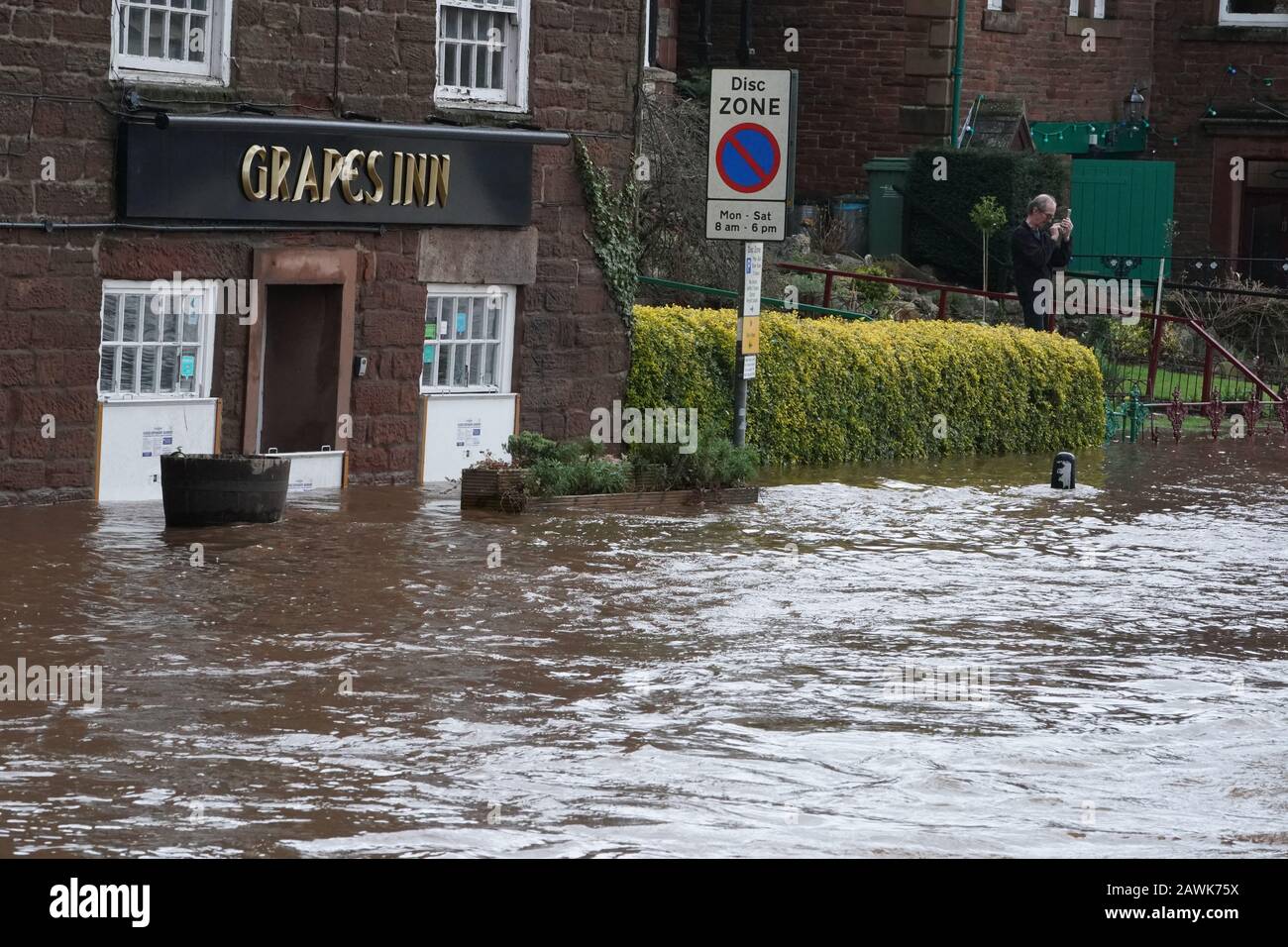 Strade inondate in Appleby-in-Westmorland, Cumbria, come Storm Ciara colpisce il Regno Unito. Foto Stock