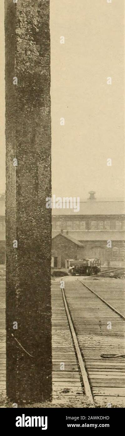 Prove di Aberthaw di calcestruzzo in acqua di mare . MSTon. Campione N. 15Proportions 1 Helderberg & Lehigh Cement mixed3 Sand6 Stone335 lb. Water Cast Wet, 13 Gennaio 1909. Formswe]e rimosso il 15 gennaio 1909.Esemplare immerso il 27 febbraio 1909. Quando viene lanciato con la funzione di compattazione ad alta luminosità. Lunghezza 15 piedi 11 poll. Area media sec-zionale di 1,81 piedi quadrati. Volume 28,89 piedi cubi Volume netto di Concrete 28,52 Peso lordo 4125 lb. Peso netto di 4072,5 Kg. Per piedi cubi 142.7 Condizione 3 marzo 1910 un'azione molto leggera è stata noteableon il fronte, e il viso appetedpiù morbido di quanto dovrebbe. Condizione 17 Dicembre 1913 Condit Foto Stock