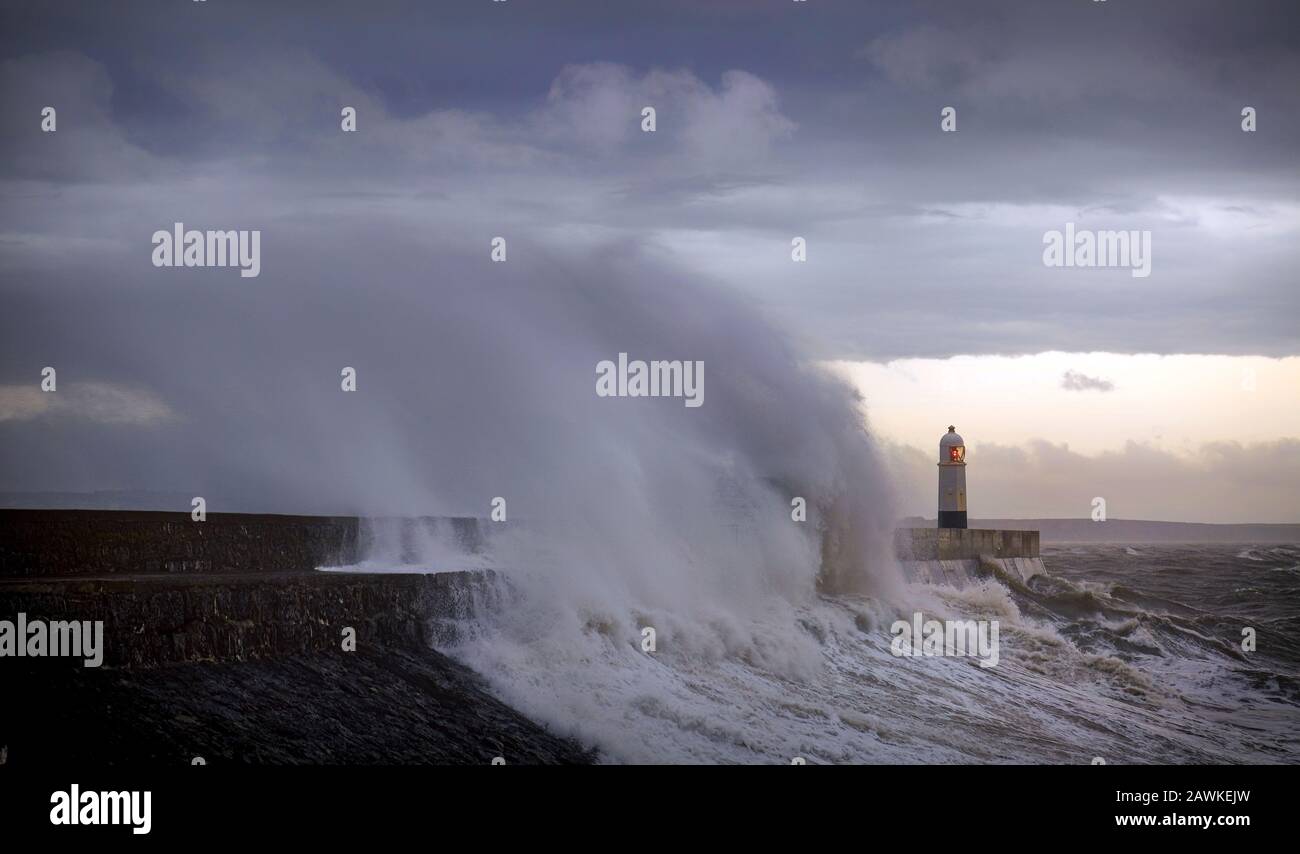 Storm Ciara Colpisce Il Galles Del Sud Foto Stock