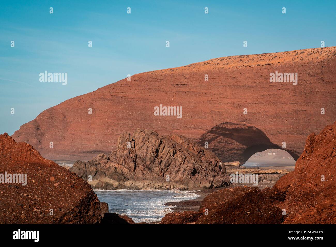 Panorama arco di pietra sulla costa atlantica, Marocco Foto Stock