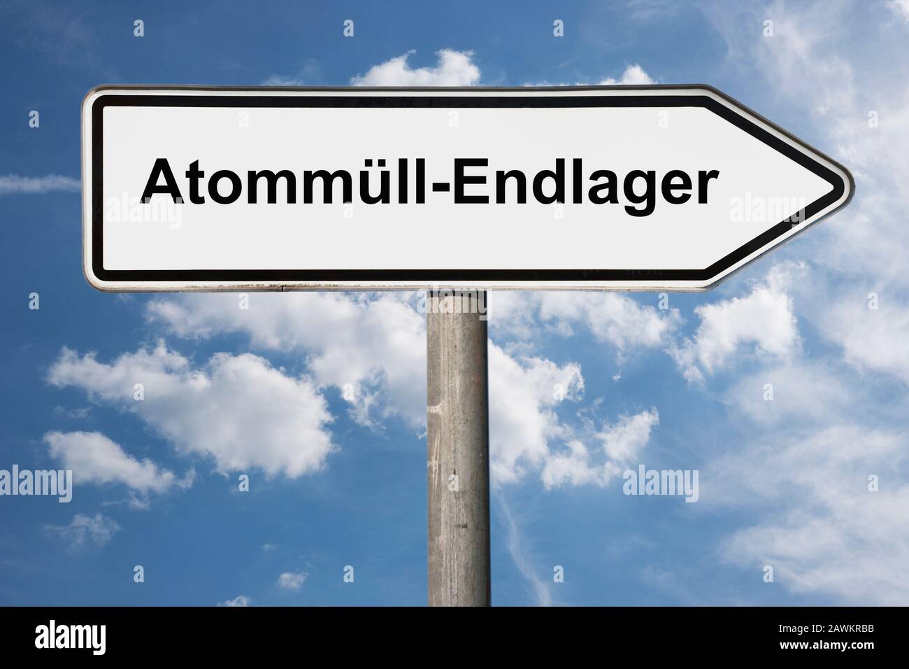 Foto di dettaglio di un cartello con l'iscrizione Atommüll-Endlager (deposito di scorie nucleari) Foto Stock