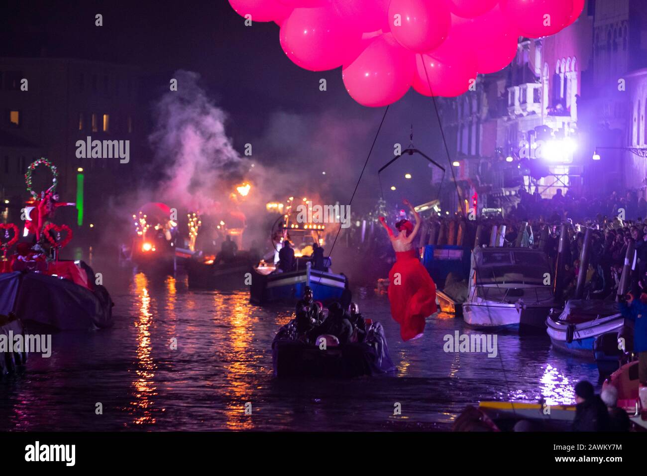 L'accoglienza del carnevale 2020 con lo spettacolo "Amoris causa" a Rio di Cannaregio Venezia Foto Stock