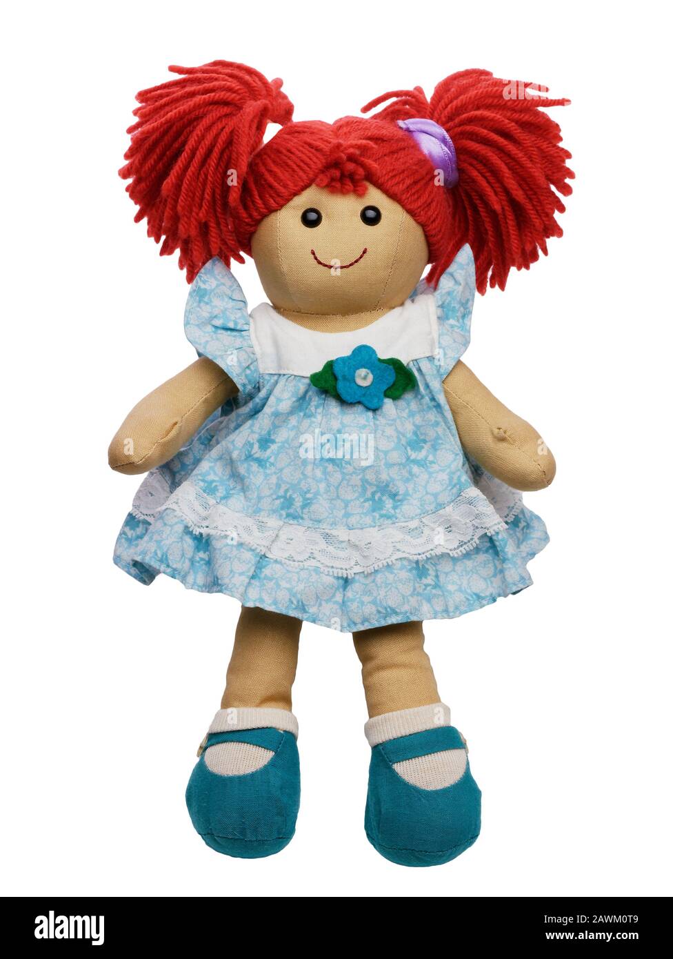 bambola ragdoll capelli rossi cute sorridente isolato su bianco Foto Stock