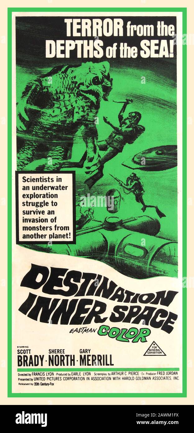 'Destination Inner Space', poster del film horror fantascientifico degli anni '60 per Destination Inner Space, un film di fantascienza statunitense del 1966 diretto da Francis D. Lyon con Scott Brady, Sheree North e Gary Merrill. Il poster mostra un'immagine di scienziati che effettuano un'esplorazione subacquea di fronte a un'invasione di mostri con il poster che recita 'terrore dalle profondità del mare!'. USA, 1966, Foto Stock