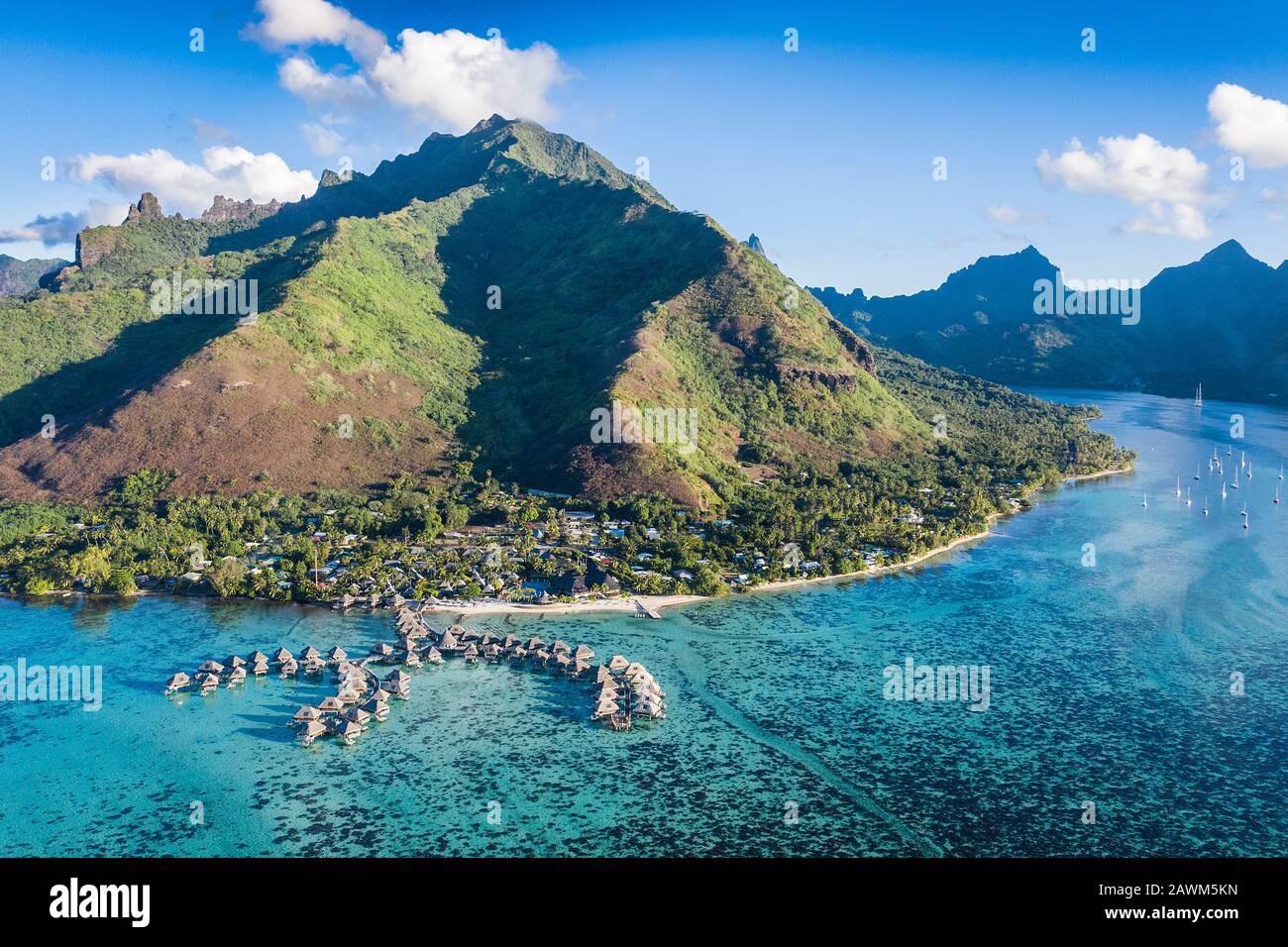 Hotel Resort ai piedi del Monte Roto Nui, Moorea, Polinesia Francese Foto Stock