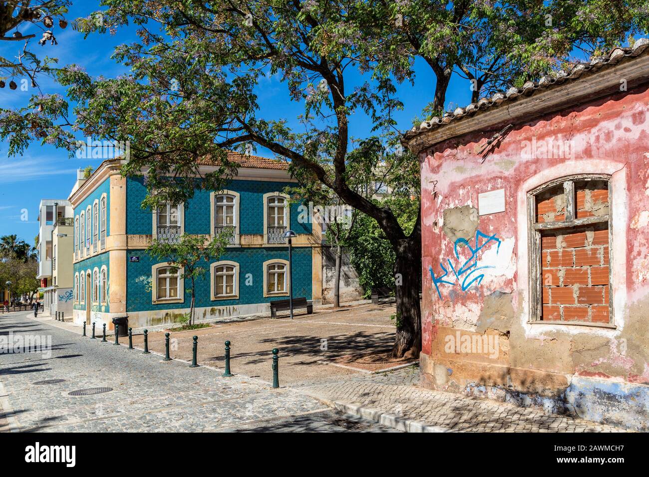 Graffiti sulla casa a bordo, Silves, Algarce, Portogallo Foto Stock