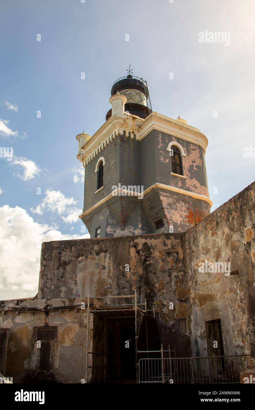 Faro Di Faro All'Interno Del Castillo San Filipe Del Morro Nella Vecchia San Juan, Porto Rico. Foto Stock