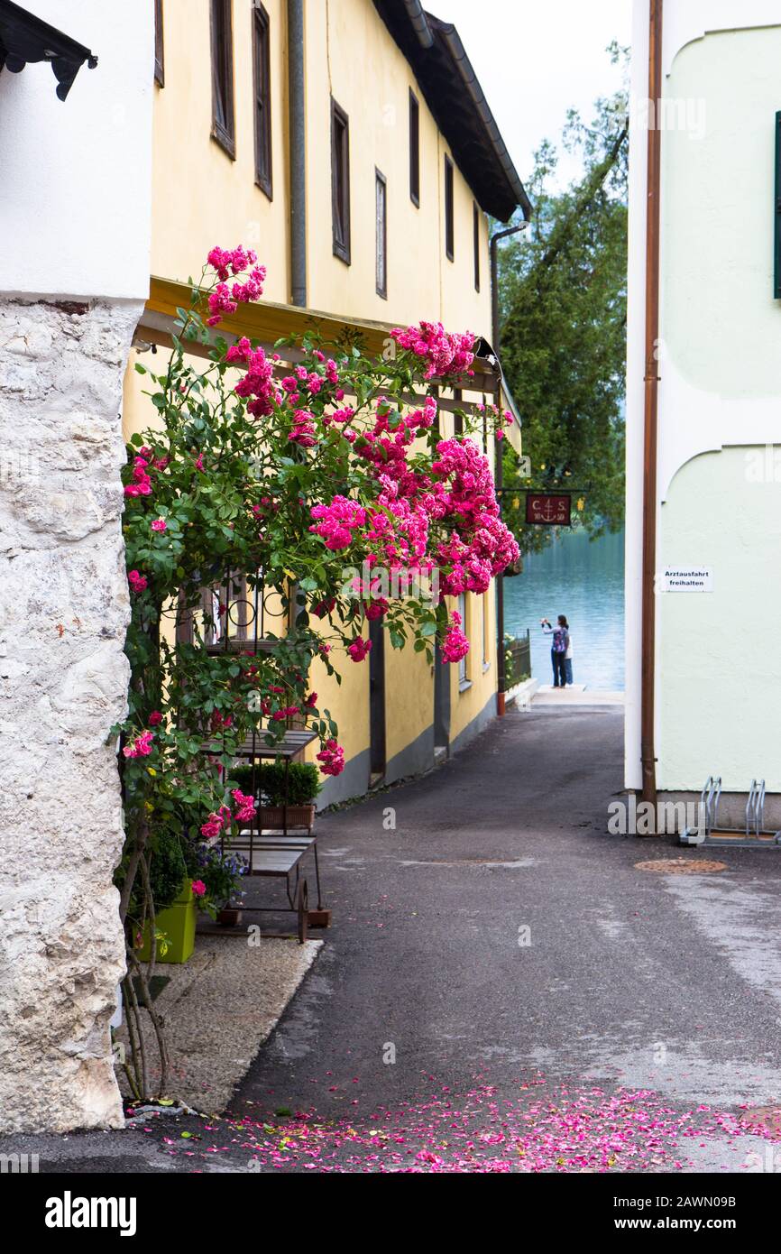 Hallstadt, luglio 2nd 2017: Vecchie case del famoso villaggio alpino Hallstadt Foto Stock