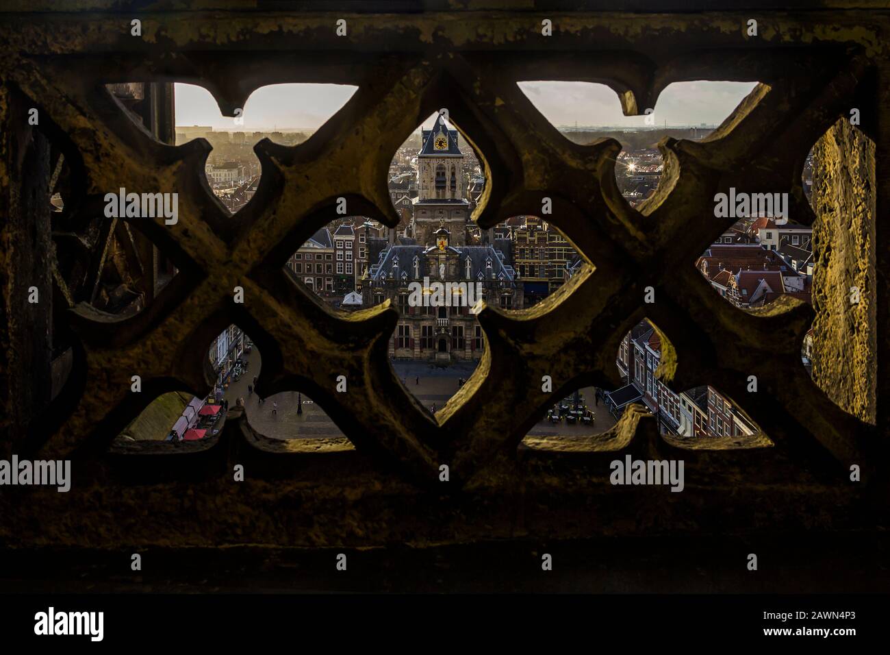 Delft, Paesi Bassi, Olanda, 18 Gennaio 2020. Vista dall'alto dalla Chiesa Nuova (Nieuwe Kerk) Campanile di Stadhuis (il Municipio) (stile rinascimentale Foto Stock