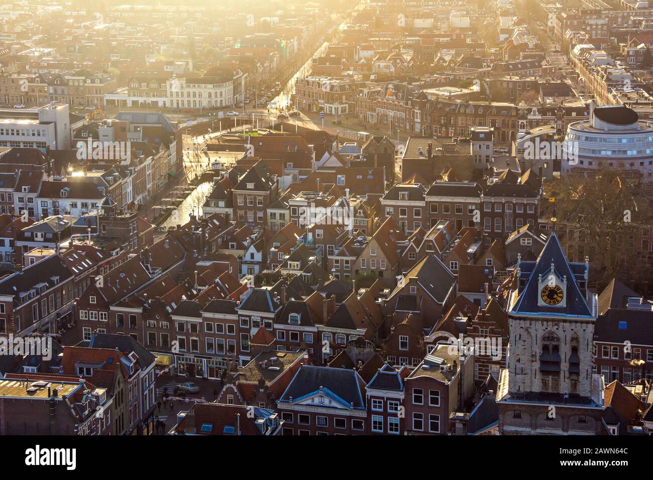 Delft, Paesi Bassi, Olanda, 18 Gennaio 2020. Vista dall'alto dalla Chiesa Nuova (Nieuwe Kerk) Campanile di Stadhuis (il Municipio) (stile rinascimentale Foto Stock