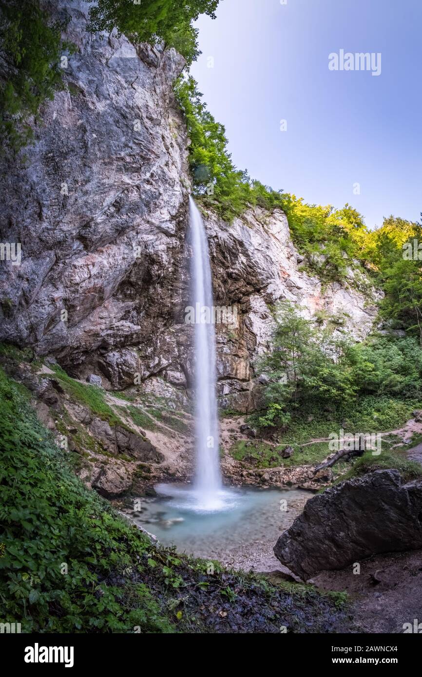 Cascata Wildensteiner Wasserfall, 54 metri Hig, sulla montagna Hochobir nel villaggio Gallicia in Carinzia, Austria Foto Stock