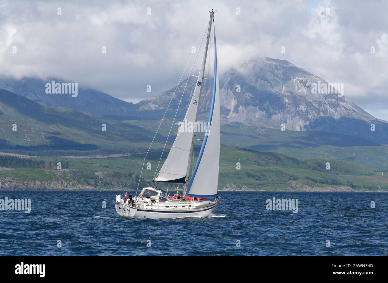 Barca a vela, Sound of Jura, Isola di Jura, Argyll, Scozia Foto Stock