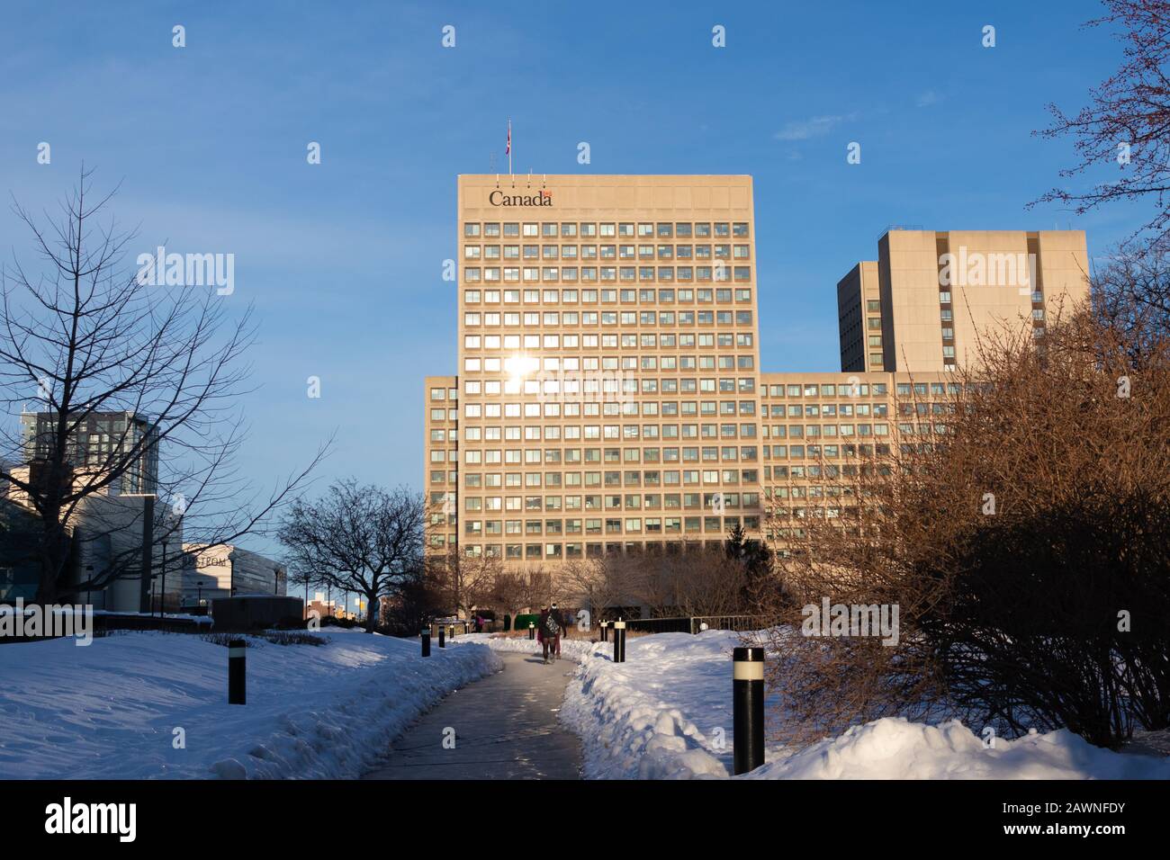 Il Principale generale George R Pearkes Building on Colonel By Drive è la componente più importante del Canada National Defense Headquarters (NDHQ) In Ot Foto Stock