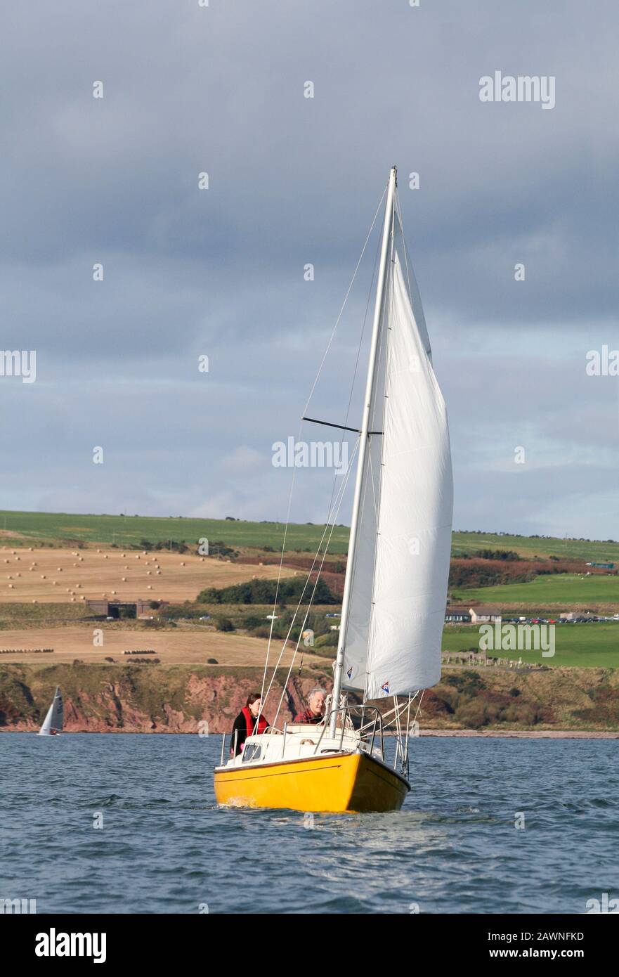 Vela Corribee, in barca a vela, al largo di Stonehaven, Aberdeenshire, Scozia Foto Stock