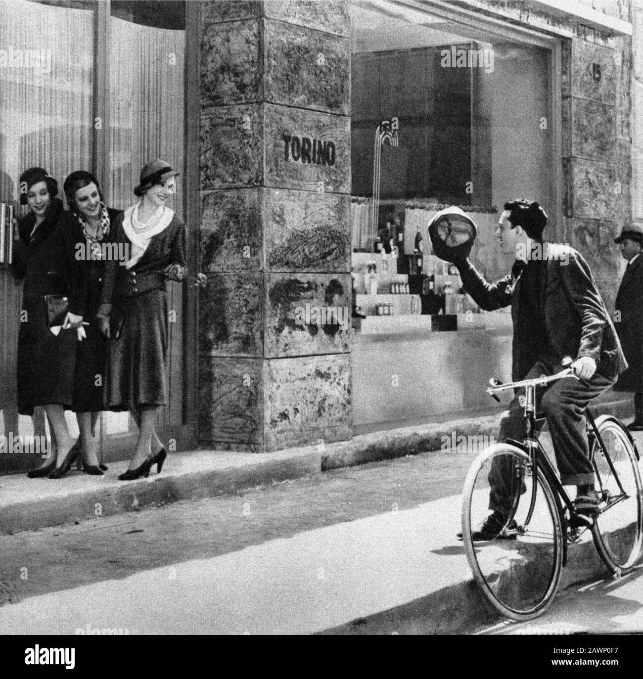 1932 , ITALIA : attore e regista italiano VITTORIO DE SICA (1901 - 1974) nel film GLI UOMINI che MASCALZONI di Mario Camerini . Foto fr Foto Stock