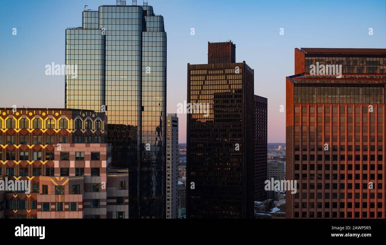 Boston Massachusetts, 19th Dicembre 2019: Centro Di Boston In Inverno Evidenziando Gli Edifici Degli Uffici Di Tall Foto Stock