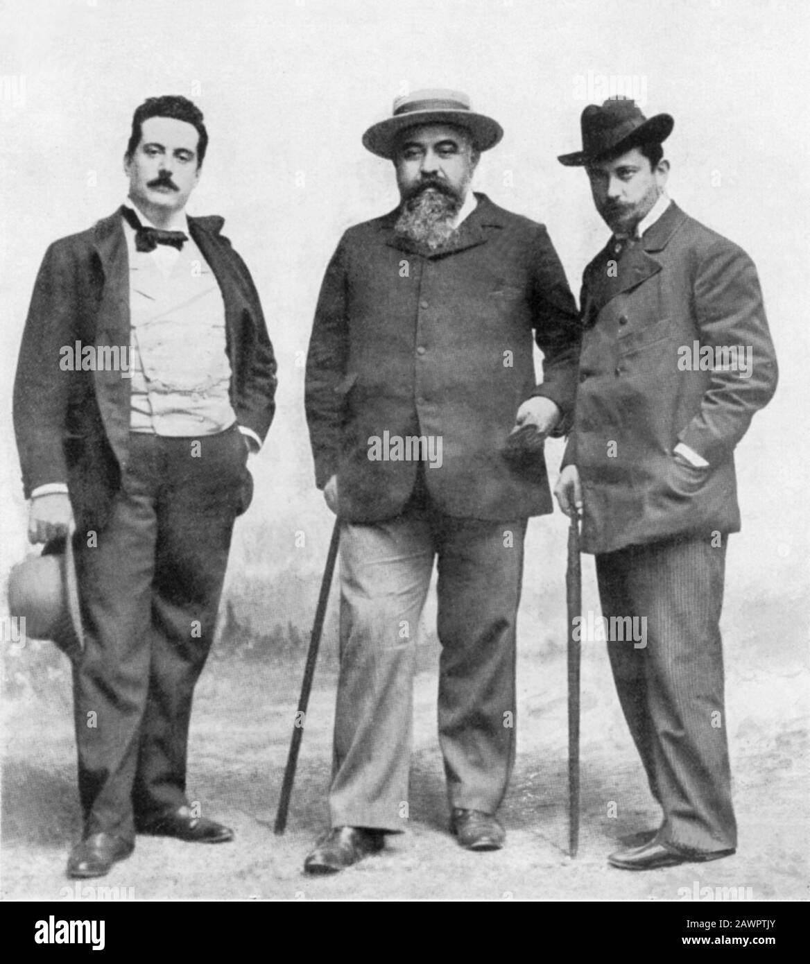 1886 ca , ITALIA : il celebre compositore di musica italiana GIACOMO PUCCINI ( 1858 - 1924 ) all'epoca DI LA BOHEME con gli autori del libretto GIUSEPPE GI Foto Stock