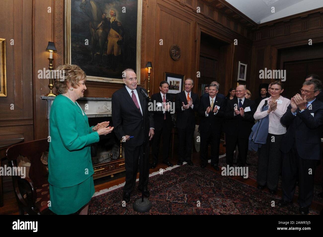 L'ex senatore del Kansas Robert Dole è stato onorato per il suo lungo sostegno ai veterani militari e per il suo ruolo nell'istituzione del Memoriale della seconda guerra mondiale (1). Foto Stock