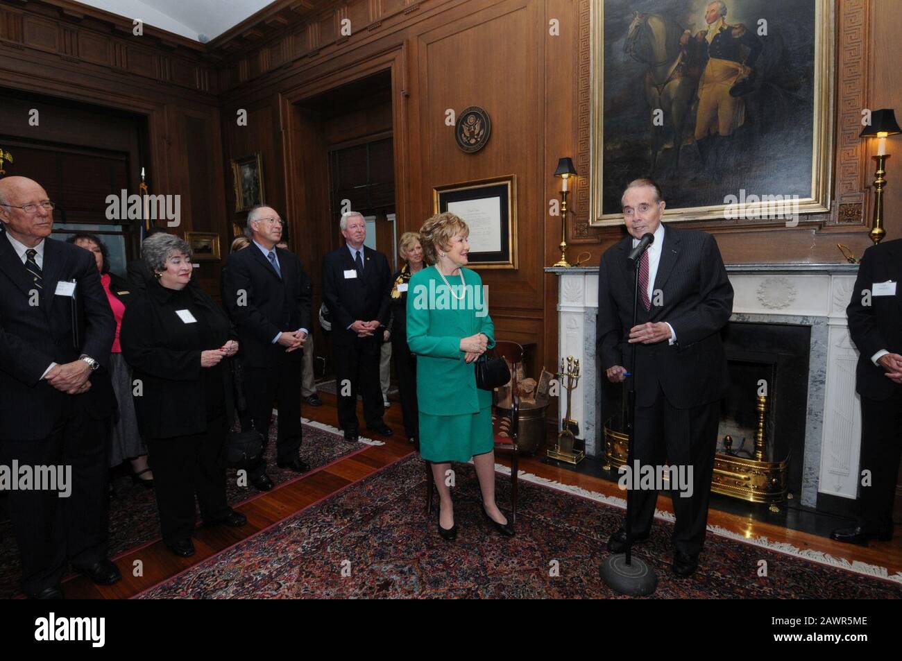 L'ex senatore del Kansas Robert Dole è stato onorato per il suo lungo sostegno ai veterani militari e per il suo ruolo nell'istituzione del Memoriale della seconda guerra mondiale (2). Foto Stock