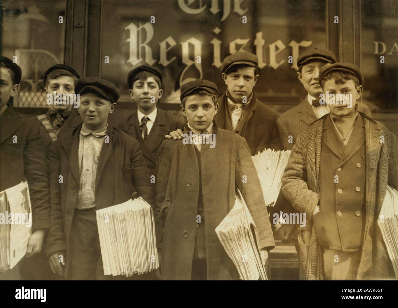 1909, marzo, New Haven, Connecticut, Stati Uniti : ragazzi di percorso di scuola superiore. Adolescenti. Alcuni in fila posteriore sono stati newsboys per sette, otto e nove anni. Foto Stock