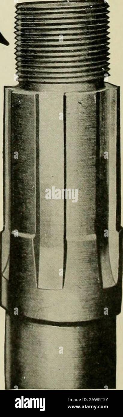Ingegneria Ferroviaria E Locomotiva . Un job di CleanAccurate di filettatura La TESTA DI FILIERA automatica BOEHM Queste teste di filiera sono realizzate in ventuno misure, che vanno da J^a 9 con o senza galleggiante, e con attacco conico, orroughing e accessorio di finitura. Il Boehm Universal TaperAttachment è dotato di una camma regolabile per mezzo della quale qualsiasi conicità all'interno della capacità delDie può essere tagliata. Sta facendo questo lavoro ogni giorno se non siete saggi alle sue possibilie, bene dirvi che è una meraviglia quando itviene a produrre filetti puliti-tagliati senza interruzione. Ogni utente è soddisfatto. Let Foto Stock