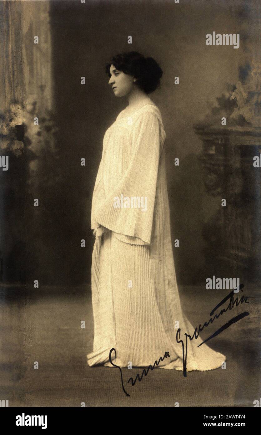 1902 C, ITALIA : la celebre attrice teatrale italiana EMMA GRAMATICA ( 1874 - 1965 ) vestita da Mariano FORTUNY y y Madrazo . Giocatore di Ibsen Foto Stock