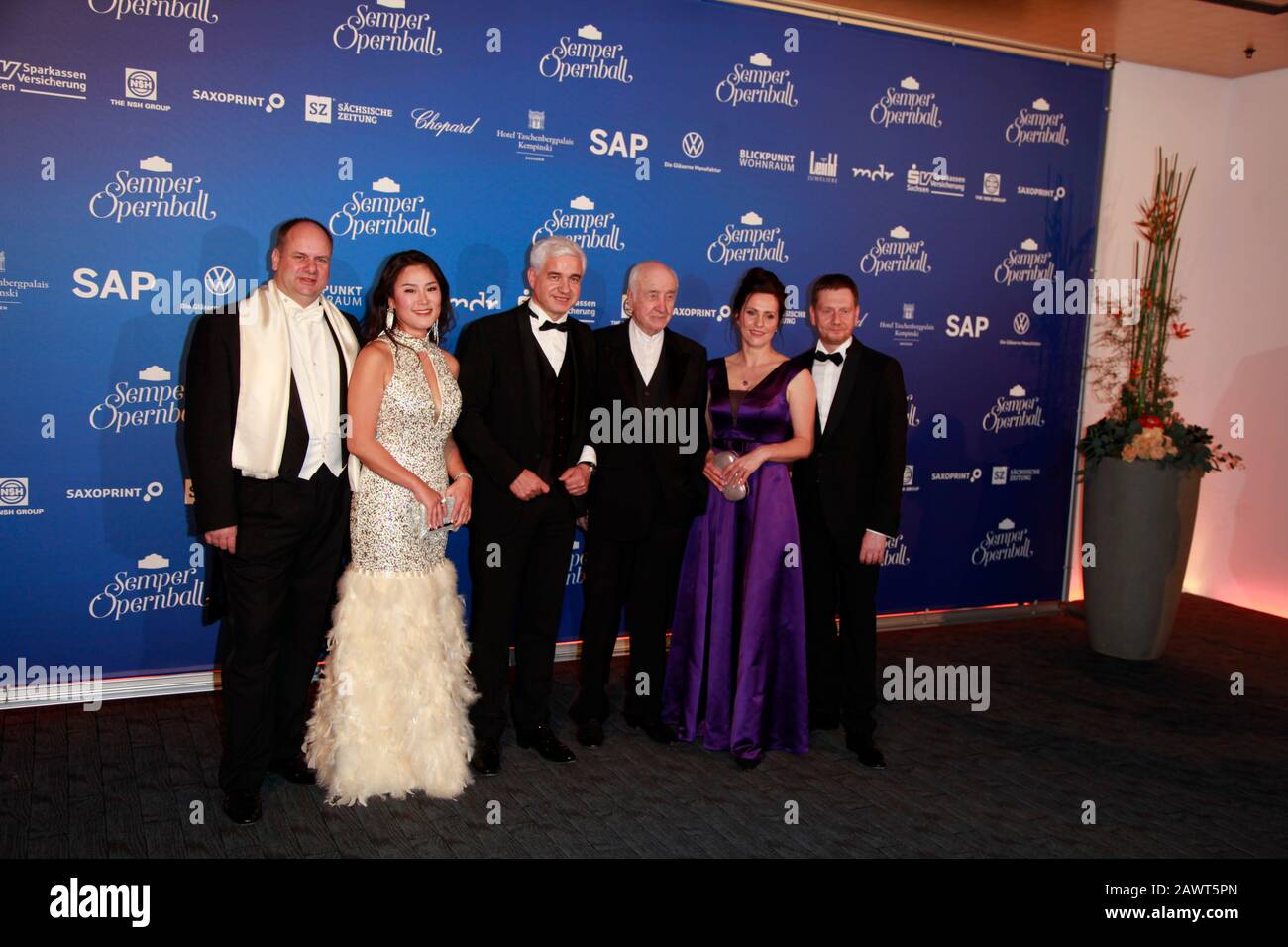 Dirk Hilbert Mit Ehefrau Su Yeon Hilbert, Armin Mueller-Stahl , Hans-Joachim Frey, Michael Kretschmer Mit Freundin Annet Hofmann Beim 15. SemperOpern Foto Stock
