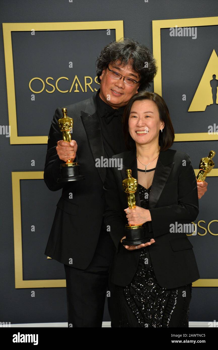 Los Angeles, Stati Uniti. 09th Feb, 2020. LOS ANGELES, STATI UNITI. 09 febbraio 2020: Bong Joon ho & Kwak Sin-ae al 92nd Academy Awards al Dolby Theatre. Picture Credit: Paul Smith/Alamy Live News Foto Stock