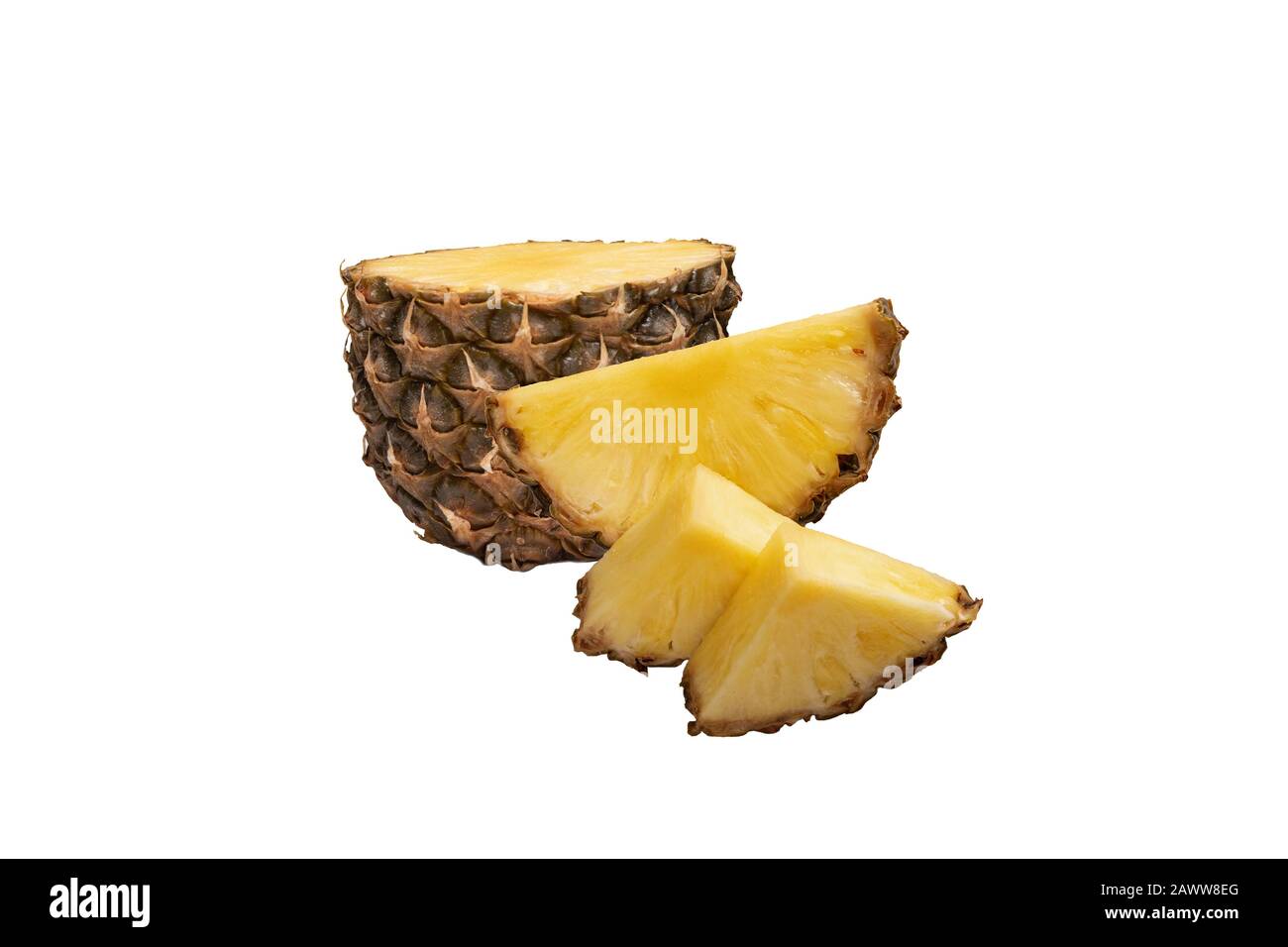 Affettato di ananas isolato su sfondo bianco Foto Stock