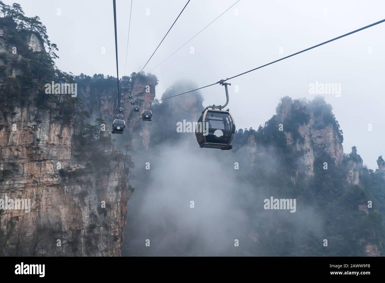 Moving Cable Cars Of Zhangjiajie National Forest Park, Patrimonio Dell'Umanità Dell'Unesco, Wulingyuan, Hunan, Cina Foto Stock