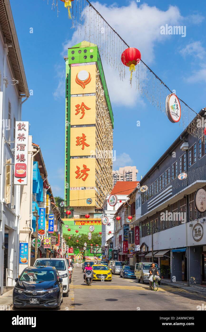 Vista lungo Smith Street, quartiere di Chinatown, verso Il People's Park Complex, Singapore, Asia Foto Stock