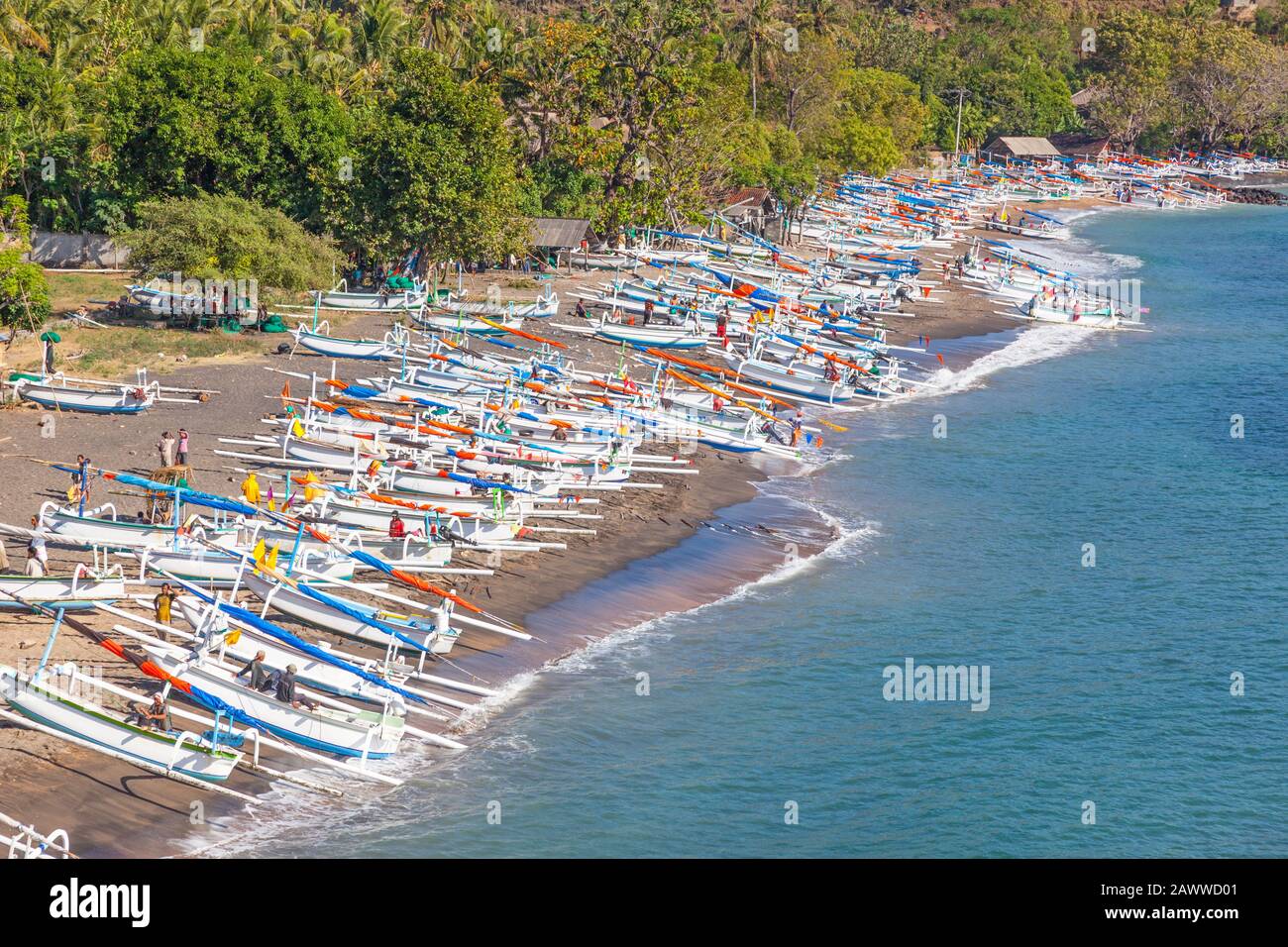 Jukungs tradizionale (outrigger pesca / canoe a vela) su Amed Beach a Bali orientale. Foto Stock