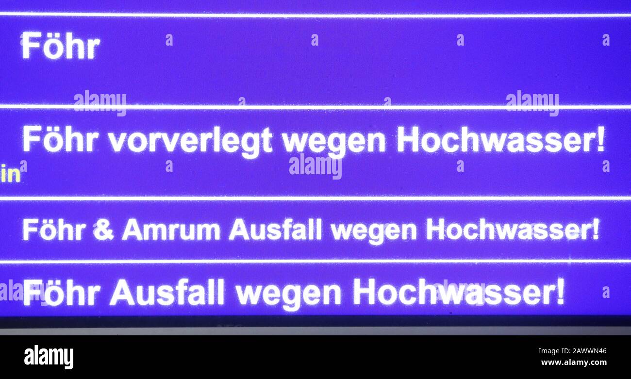 10 febbraio 2020, Schleswig-Holstein, Dagebüll: Su una bacheca nel porto di Dagebüll è annunciata la cancellazione dei traghetti per Föhr e Amrum. Nel pomeriggio è prevista una tempesta sulla costa tedesca del Mare del Nord. Diversi collegamenti con i traghetti sono stati annullati a titolo precauzionale. Foto: Bodo Marks/Dpa Foto Stock