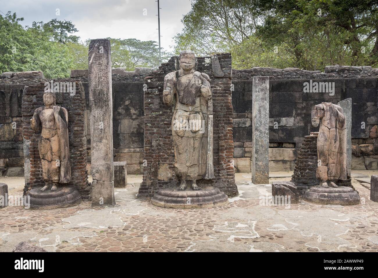 Polonnaruwa, Sri Lanka: 17/03/2019: Antica città di Polonnaruwa tempio dei resti dei denti dell'antica città giardino patrimonio mondiale UNESCO sito. Foto Stock