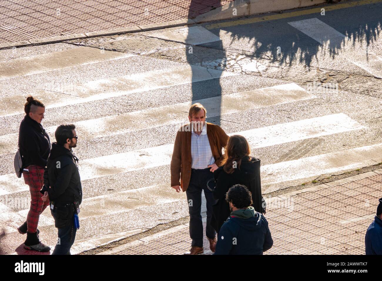 Isabel Coixet, regista britannico Timothy Spall, sul set del film 'IT Snows in Benidorm', Benidorm, Spagna Foto Stock