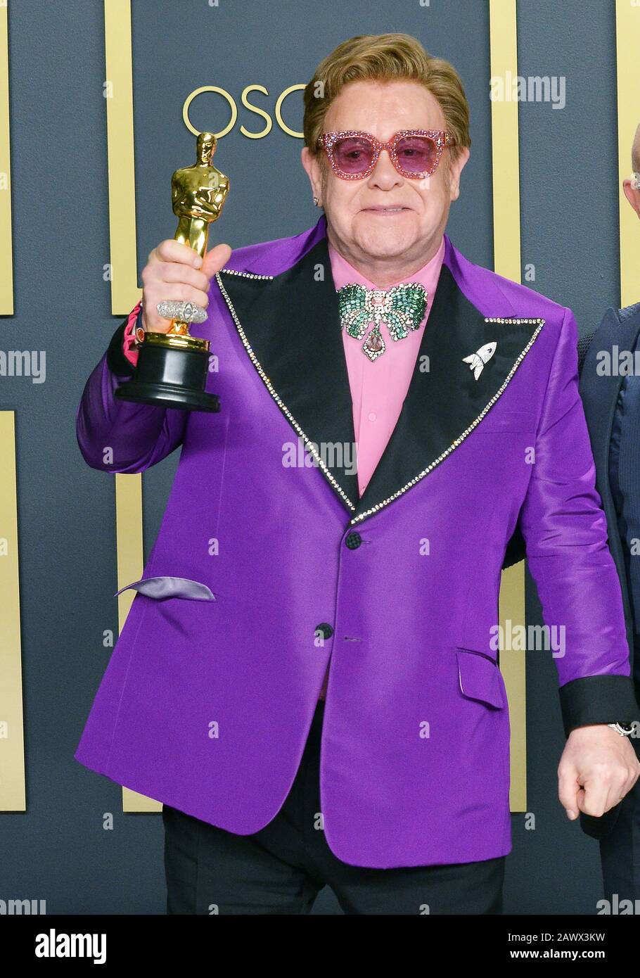 Los Angeles, Stati Uniti. 9th Feb, 2020. Elton John a, vincitori del miglior brano Originale per '(i'm nonna) Love Me Again, 'Rocketman', posa nella sala stampa durante i 92nd annuali Academy Awards a Hollywood e Highland il 09 febbraio 2020 a Hollywood, California Credit: Tsuni/USA/Alamy Live News Foto Stock