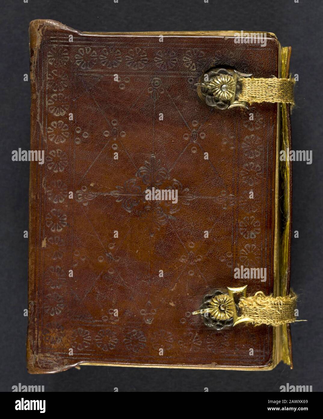 Rilegatura in pelle di un salterio liturgico armeno del 16th secolo e calendario perpetuo stampato nel 1500 Foto Stock